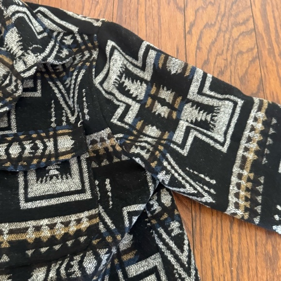Forever 21 Aztec Print Button Down Woolen lightweight Lapel Shirt Jacket/Shacket - Picture 8 of 15